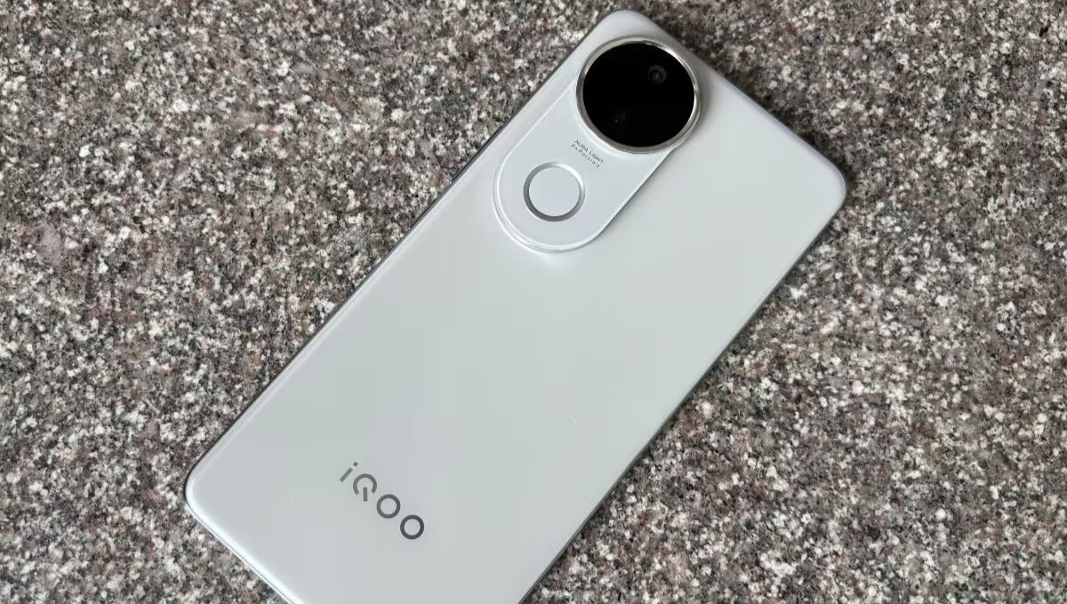 vivo iQOO Z10R