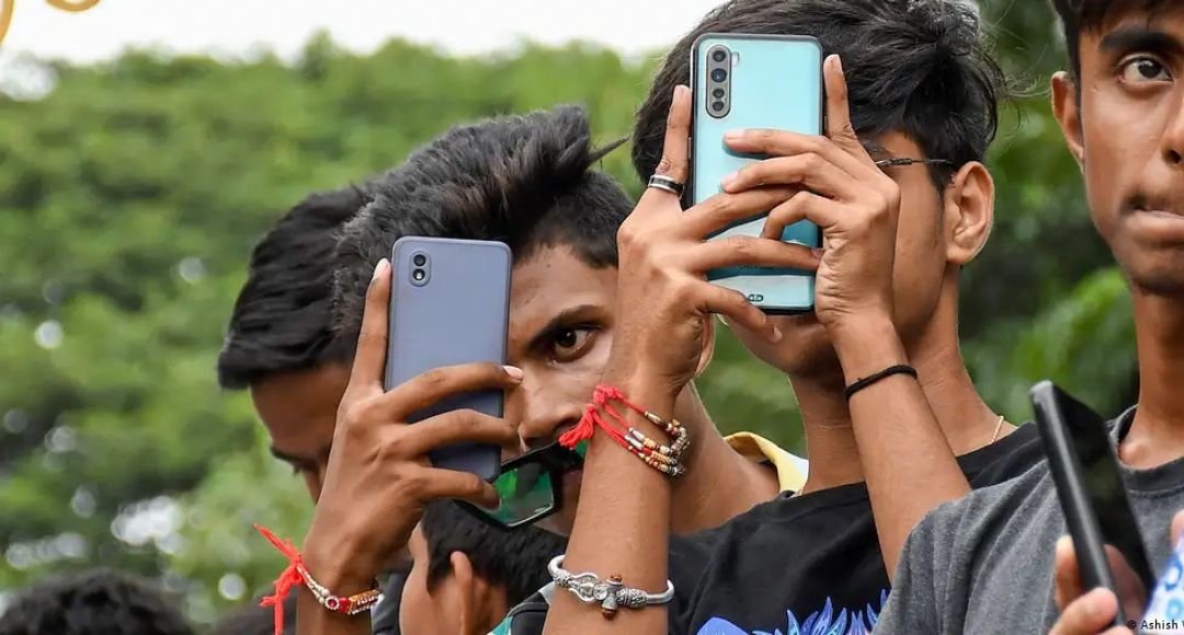 British teens resist social media ban