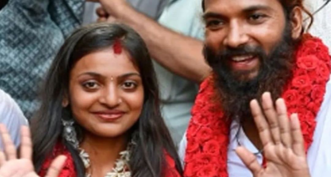 Monalisa Honeymoon Viral