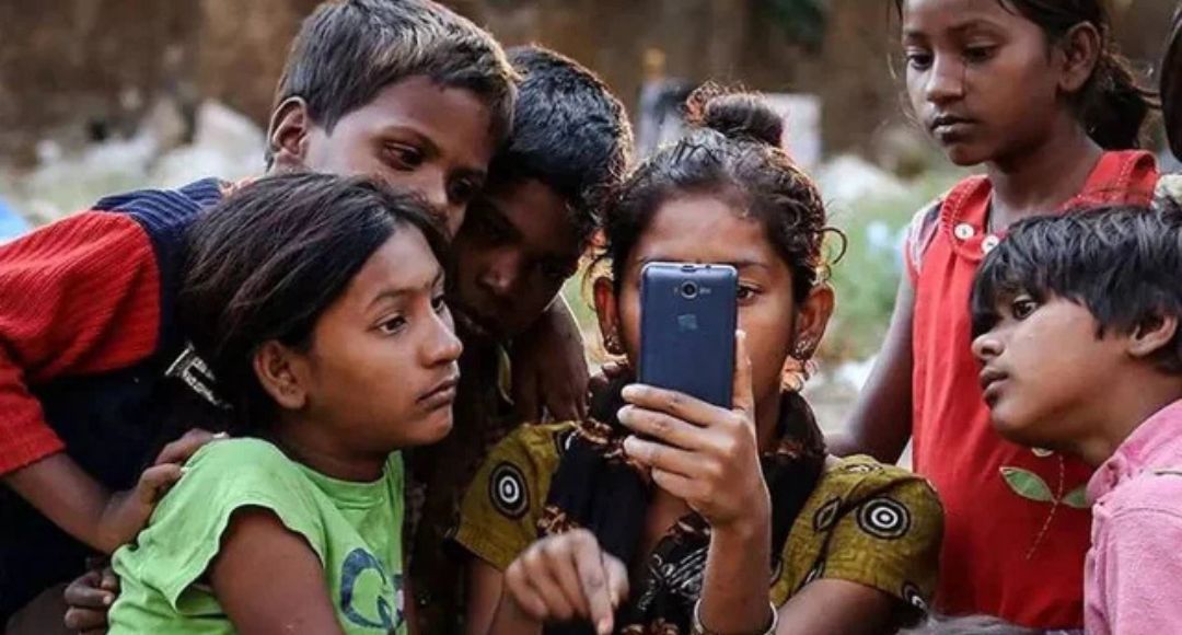 British teens resist social media ban