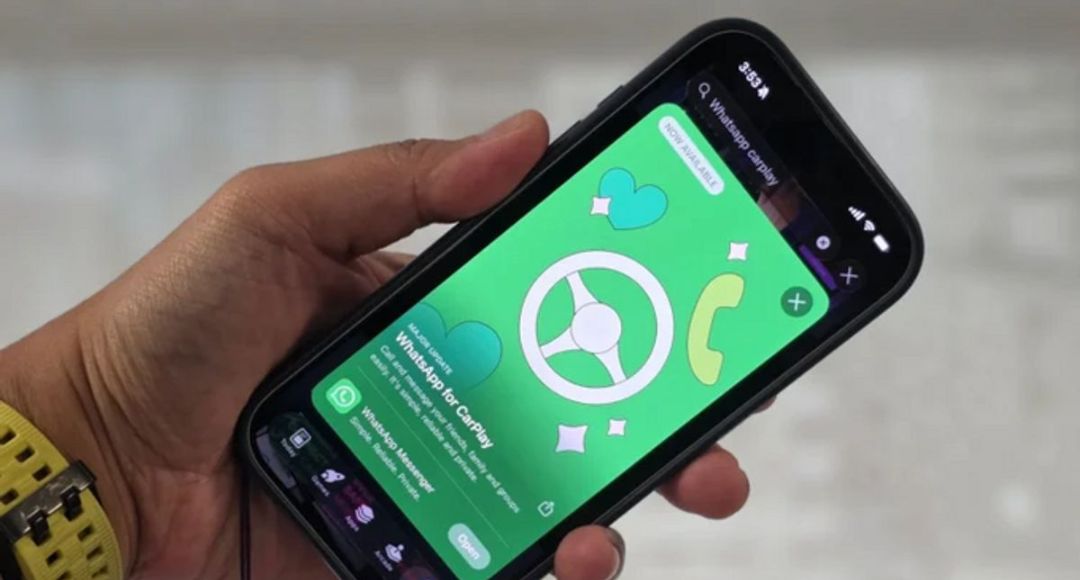 Apple CarPlay WhatsApp Use