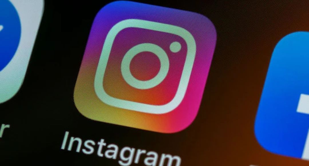 Instagram vs WhatsApp Mental Health Study