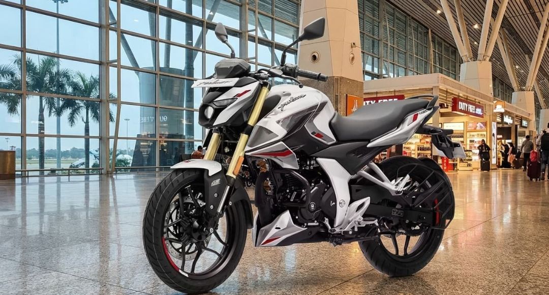 Bajaj Pulsar N160